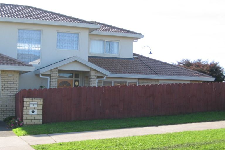 Photo of property in 1 Meridian Court, Oteha, Auckland, 0632