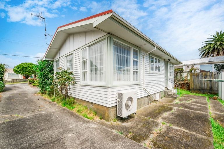 Photo of property in 21 Gray Avenue, Paraparaumu Beach, Paraparaumu, 5032