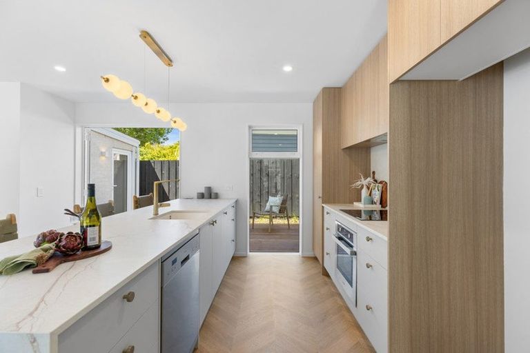 Photo of property in 1/92 Holly Road, St Albans, Christchurch, 8014