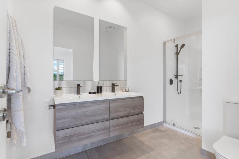 Photo of property in 16 Ian Hopper Way, Pauanui, 3579