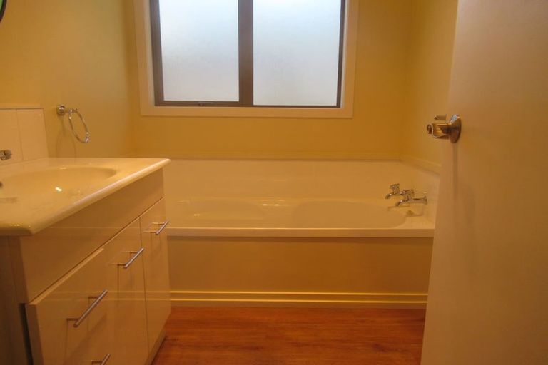 Photo of property in 142 Matai Road, Raumati Beach, Paraparaumu, 5032