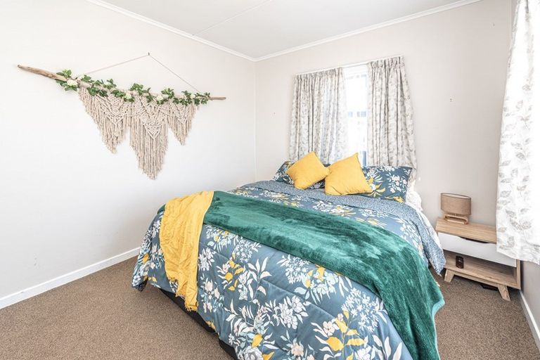 Photo of property in 13 Karaka Street, Castlecliff, Whanganui, 4501