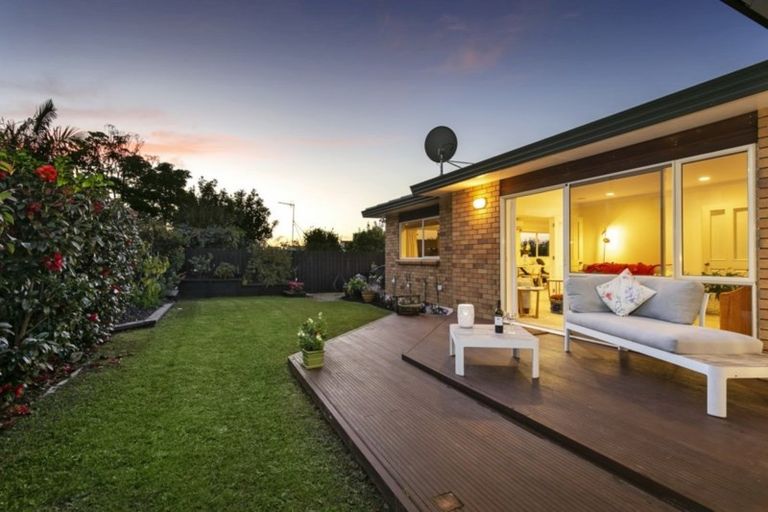 Photo of property in 86 William Bayes Place, Red Beach, 0932