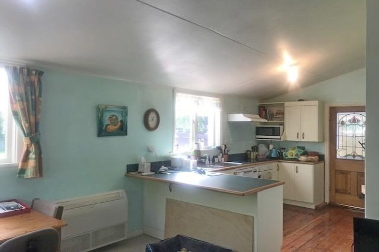 Photo of property in 52 Pembroke Street, Carterton, 5713