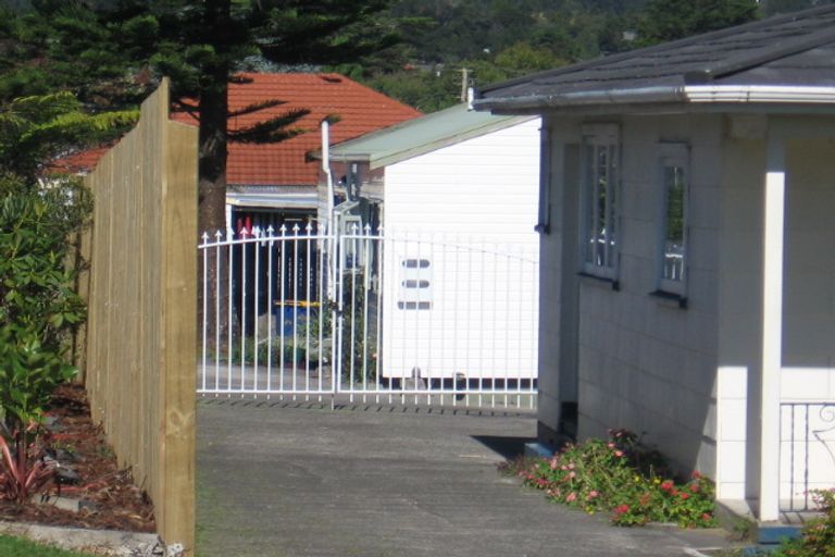 Photo of property in 62 Savoy Road, Glen Eden, Auckland, 0602