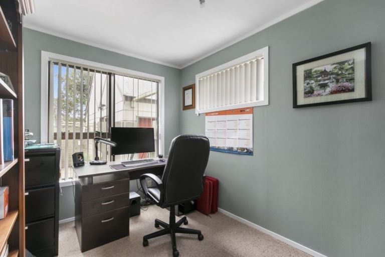 Photo of property in 211 Miromiro Road, Normandale, Lower Hutt, 5010
