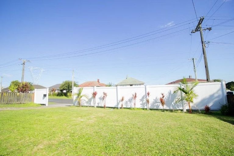 Photo of property in 70 Fisher Crescent, Otara, Auckland, 2023
