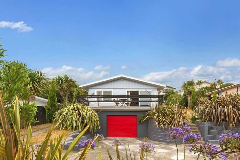 Photo of property in 129 Conclusion Street, Ascot Park, Porirua, 5024