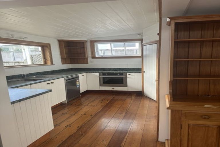 Photo of property in 21 Queen Street, Mount Victoria, Wellington, 6011