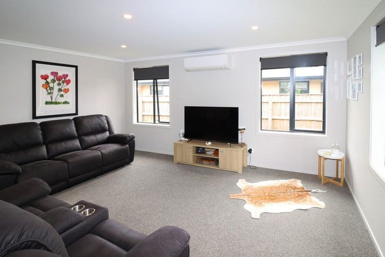 Photo of property in 5 Angus Place, Carterton, 5713