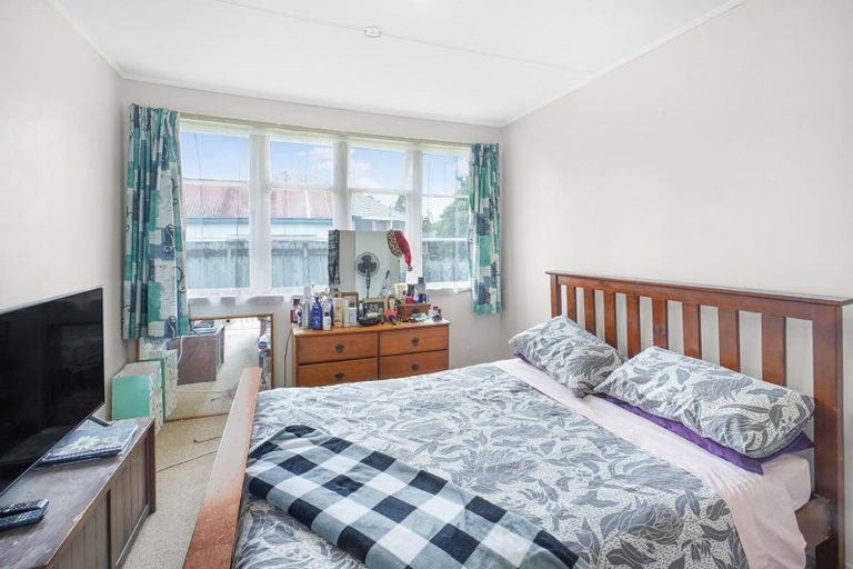 Photo of property in 24 Paul Crescent, Fairfield, Hamilton, 3214