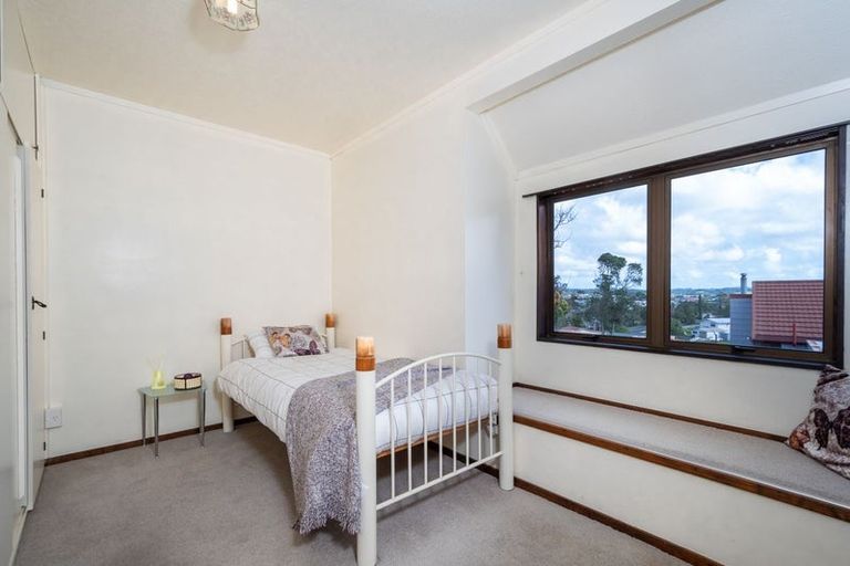 Photo of property in 18 Woodhouse Place, West Harbour, Auckland, 0618