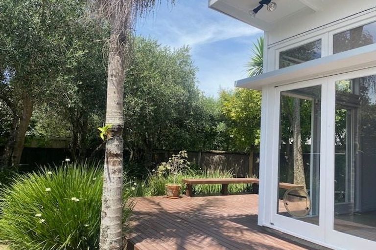 Photo of property in 89 Walmer Road, Point Chevalier, Auckland, 1022