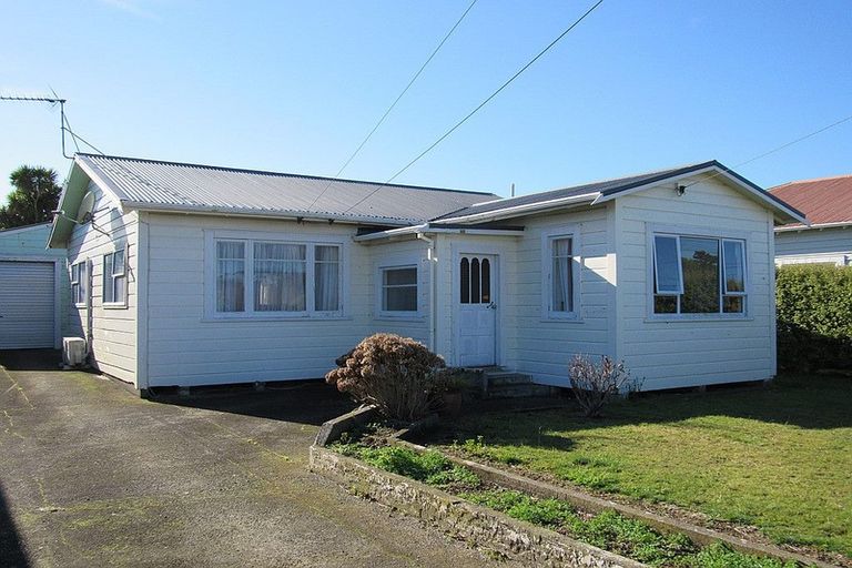 Photo of property in 12 Burns Street, Hawera, 4610