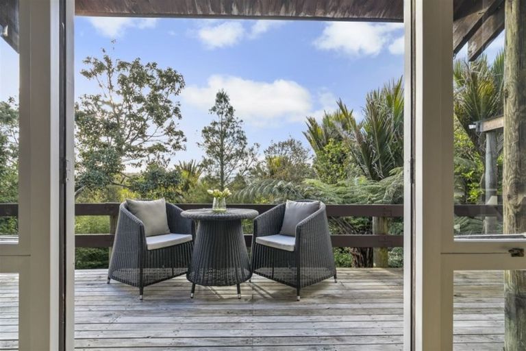 Photo of property in 25 Pemberton Avenue, Bayview, Auckland, 0629