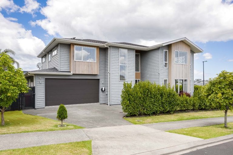 Photo of property in 2 Boocock Crescent, Orewa, 0931