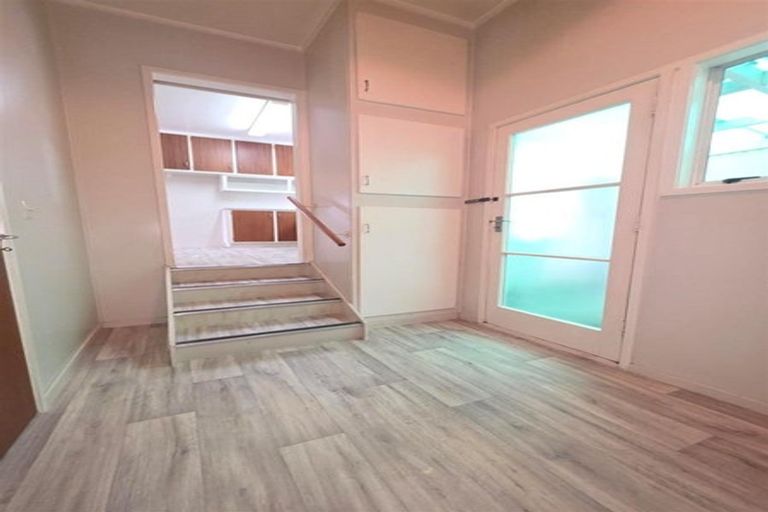Photo of property in 2/67 Titirangi Road, New Lynn, Auckland, 0600