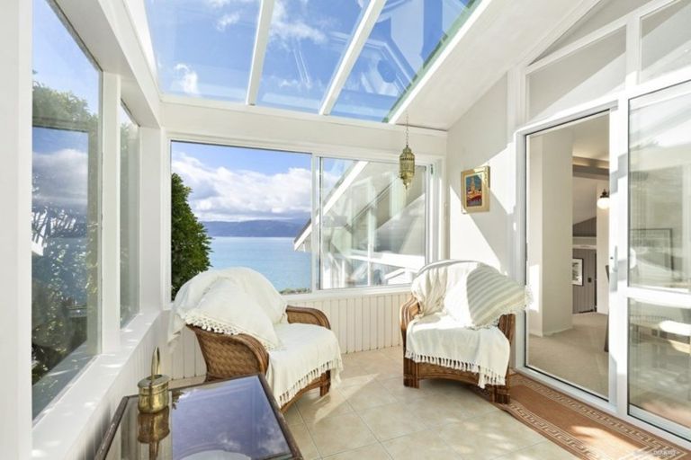 Photo of property in 16 Tai Paku Paku Road, Karaka Bays, Wellington, 6022