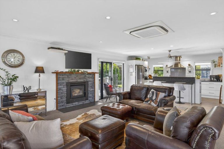 Photo of property in 25 Hanawera Ridge Road, Manakau, Otaki, 5583