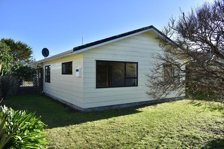Photo of property in 17 Gawler Street, Te Horo Beach, Otaki, 5581