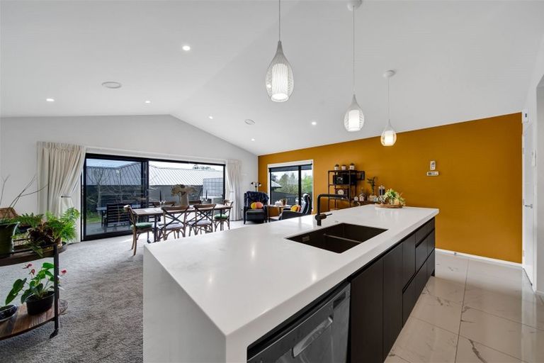 Photo of property in 36 Fernbrook Drive, Hurworth, New Plymouth, 4310