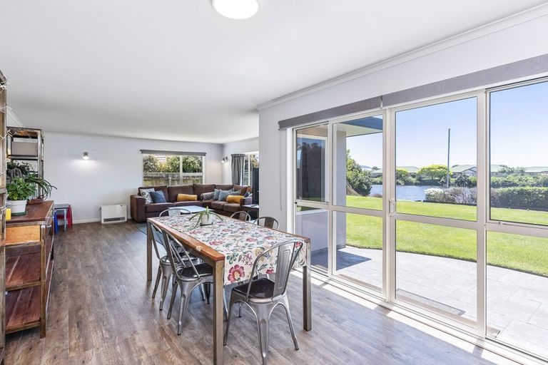 Photo of property in 10 Glen Loch Place, Paraparaumu, 5032