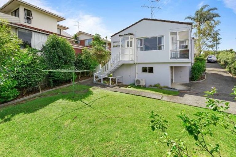 Photo of property in 3/250 Onewa Road, Birkenhead, Auckland, 0626