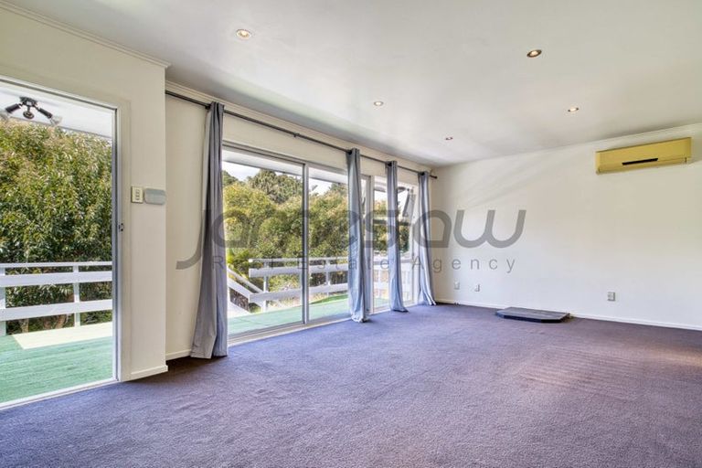 Photo of property in 61 Peach Road, Glenfield, Auckland, 0629