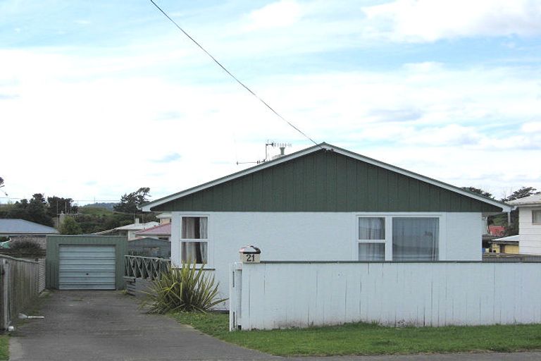 Photo of property in 21 Kowhai Street, Castlecliff, Whanganui, 4501