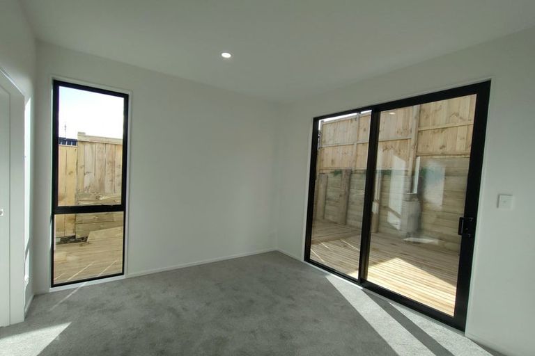 Photo of property in 35 Morus Road, Massey, Auckland, 0614