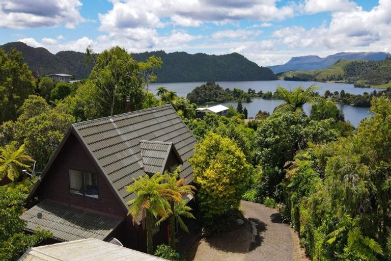 Photo of property in 3 Ridge Road, Lake Okareka, Rotorua, 3076