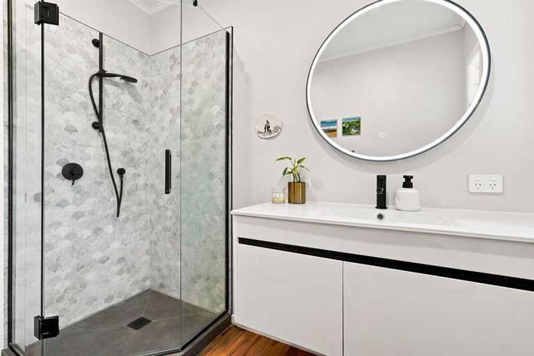 Photo of property in 1/77 Birkdale Road, Birkdale, Auckland, 0626