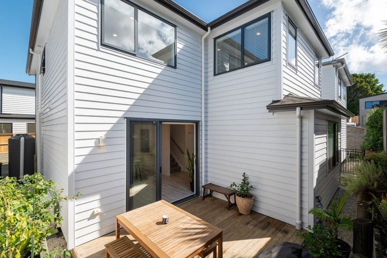 Photo of property in 4b Rosalind Road, Glenfield, Auckland, 0629