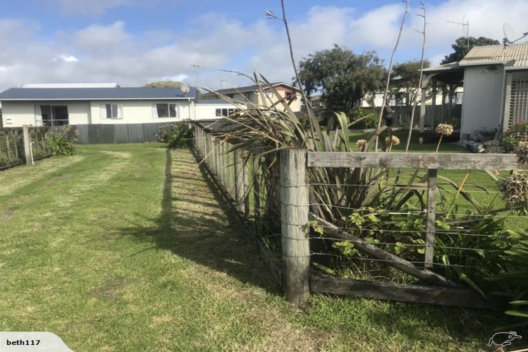 Photo of property in 2 Dodds Crescent, Otaki Beach, Otaki, 5512