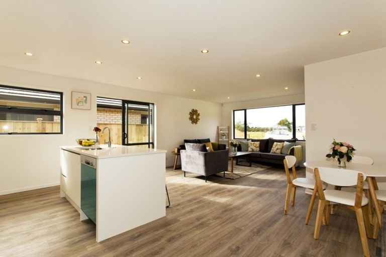 Photo of property in 11 Moemoea Avenue, Kumeu, 0810