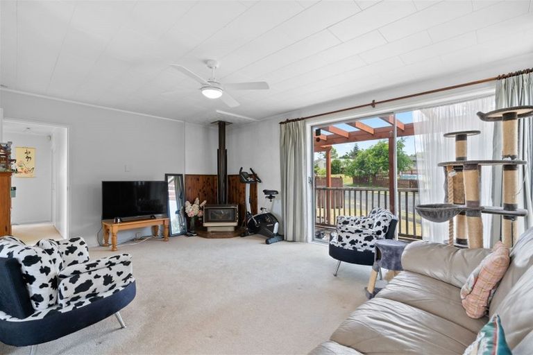 Photo of property in 11 Astor Place, Manurewa, Auckland, 2102