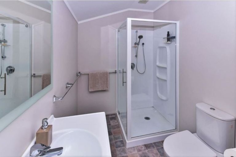 Photo of property in 27 Beihlers Road, Weymouth, Auckland, 2103