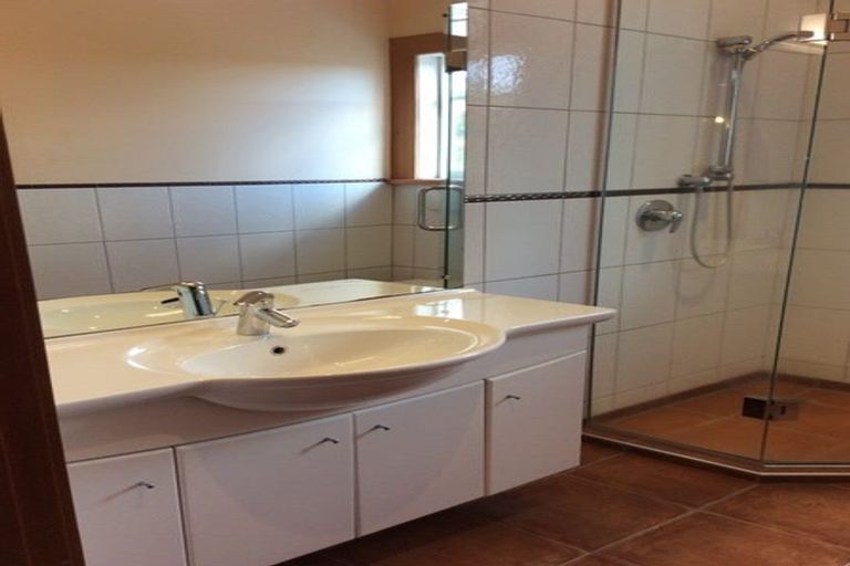 Photo of property in 80 Beechdale Crescent, Pakuranga Heights, Auckland, 2010