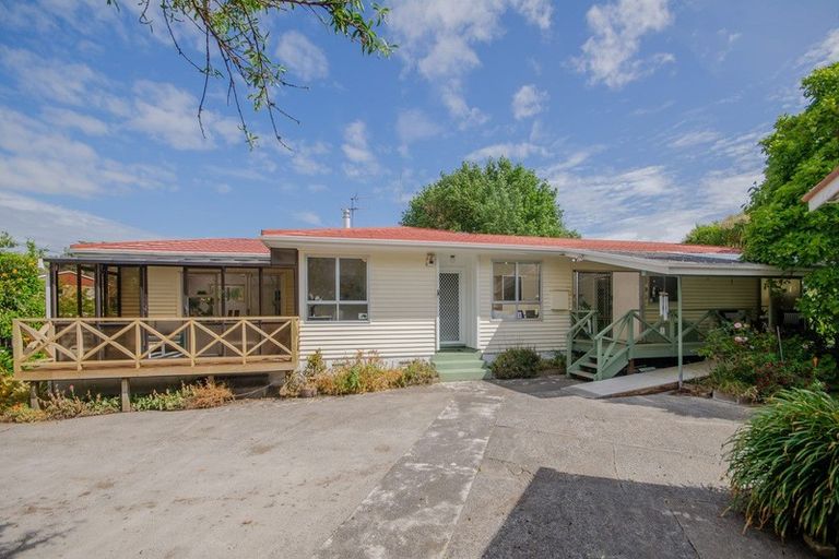 Photo of property in 25 Sullivan Avenue, Mangere Bridge, Auckland, 2022