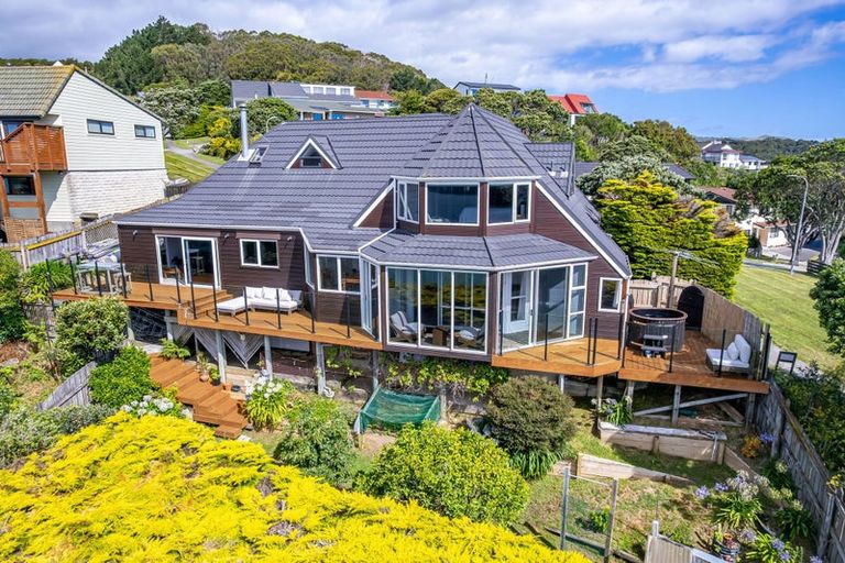 Photo of property in 15 Mercury Way, Whitby, Porirua, 5024
