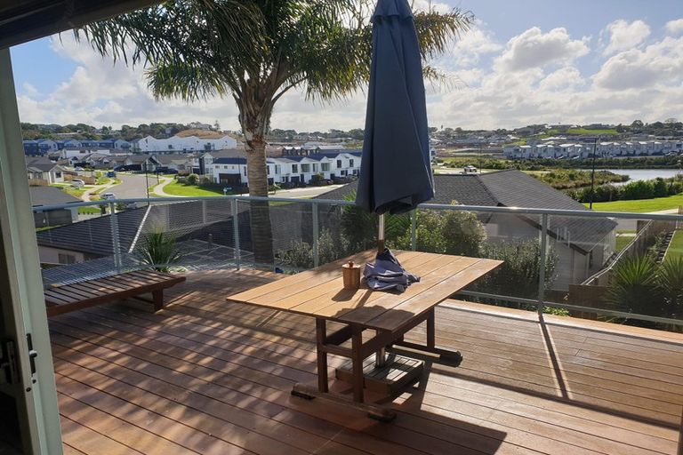 Photo of property in 92 Whangaparaoa Road, Red Beach, 0932