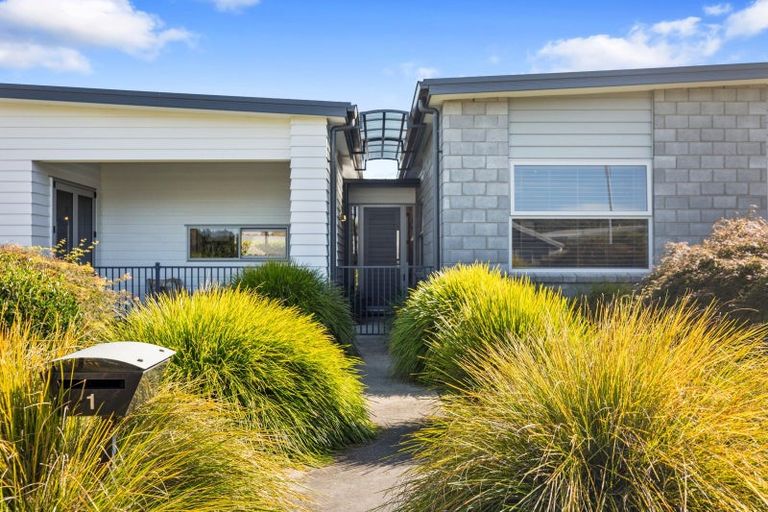 Photo of property in 1 Ellesmere Close, Pyes Pa, Tauranga, 3112