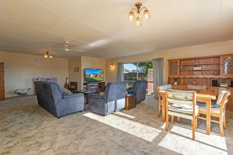 Photo of property in 38 Acacia Street, Kelvin Grove, Palmerston North, 4414