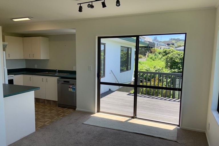 Photo of property in 6 Ashton Fitchett Drive, Brooklyn, Wellington, 6021