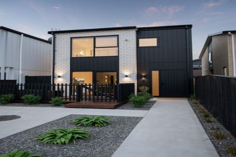 Photo of property in 12 Papai Lane, Massey, Auckland, 0614