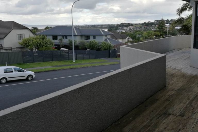 Photo of property in 1/123 Wiseley Road, West Harbour, Auckland, 0618