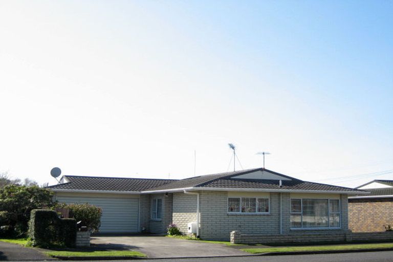 Photo of property in 4 Massey Street, Westown, New Plymouth, 4310