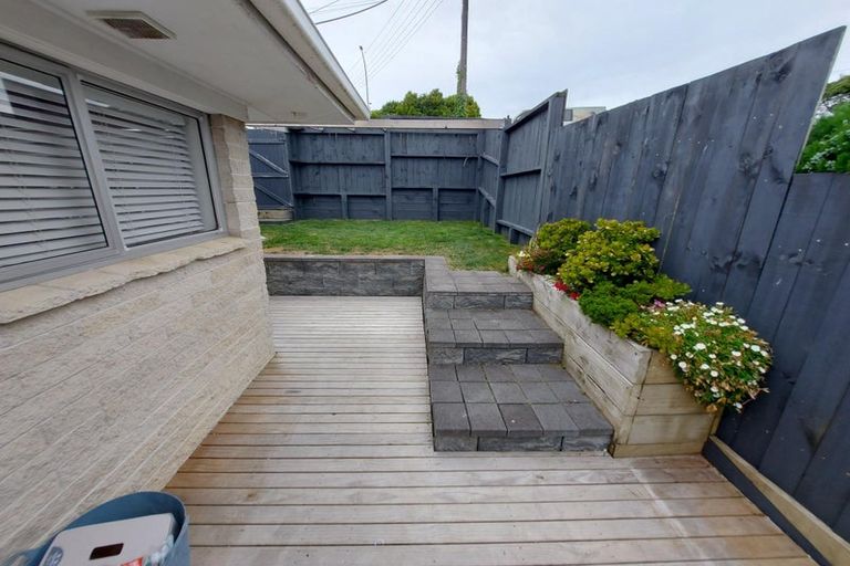 Photo of property in 1/367 Wairau Road, Totara Vale, Auckland, 0629