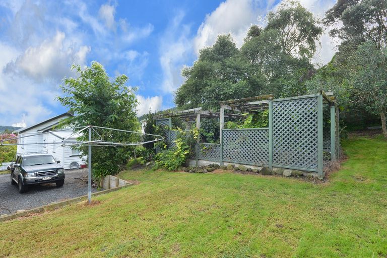 Photo of property in 14 Union Street, Hikurangi, 0114