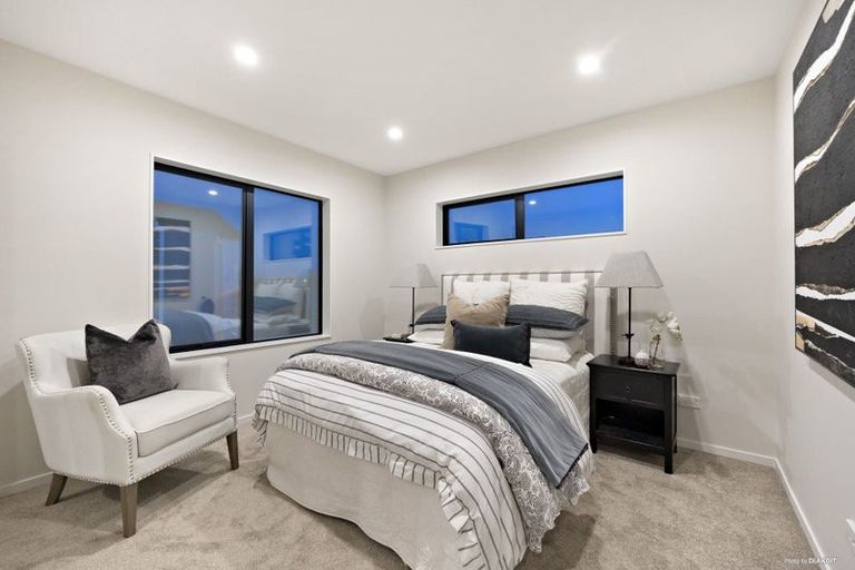 Photo of property in 152a Botany Road, Botany Downs, Auckland, 2010